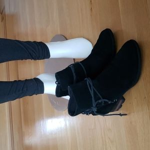 TODAY ONLY SPECIAL SOREL WATERPROOF LEATHER BOOTIES  SIZE 6.5